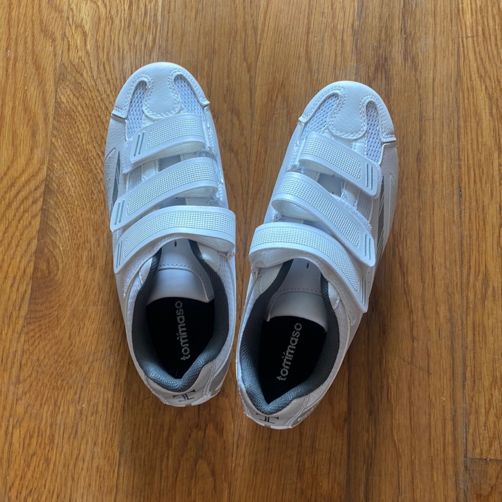 Indoor cycling shoes